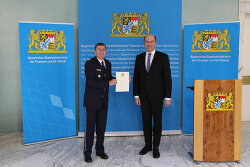 Csm Praesident Hoffmann Urkunde 2738a86d7c